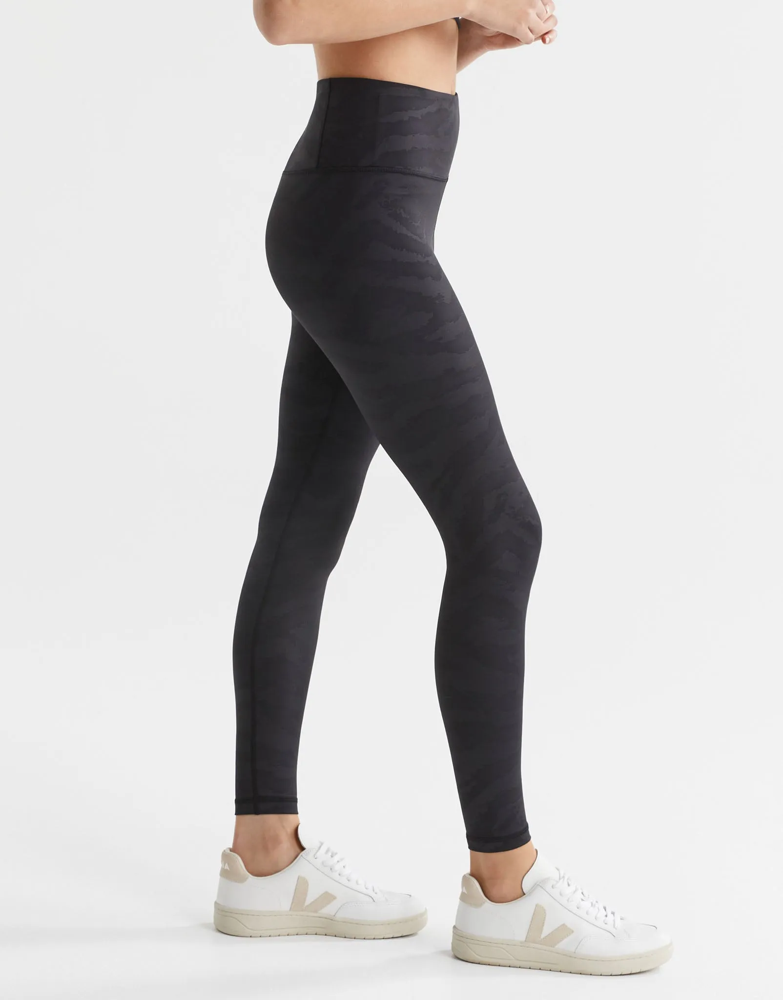 ARIANA - Black Embossed Tiger