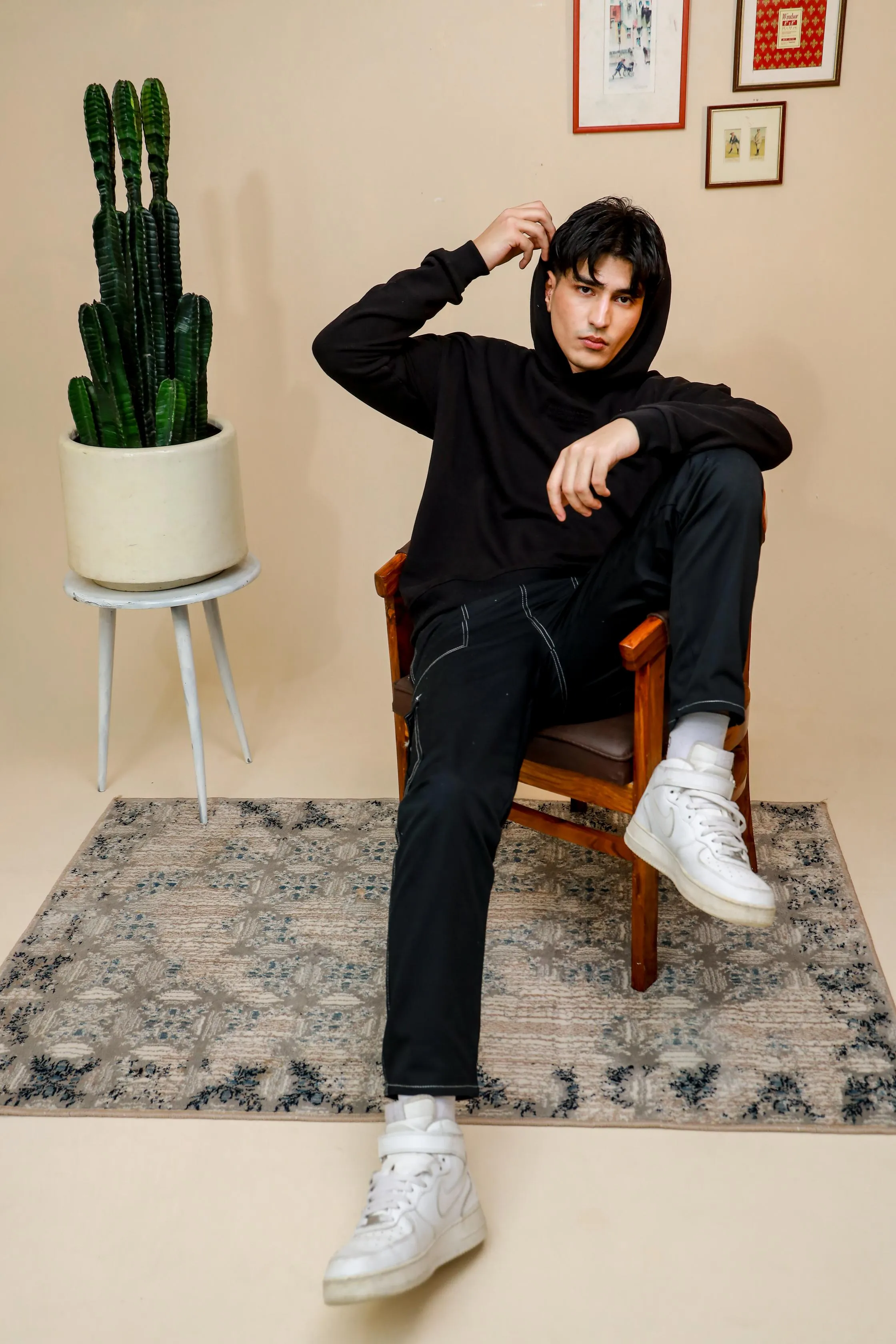 BLACK OVERSIZED HOODIE