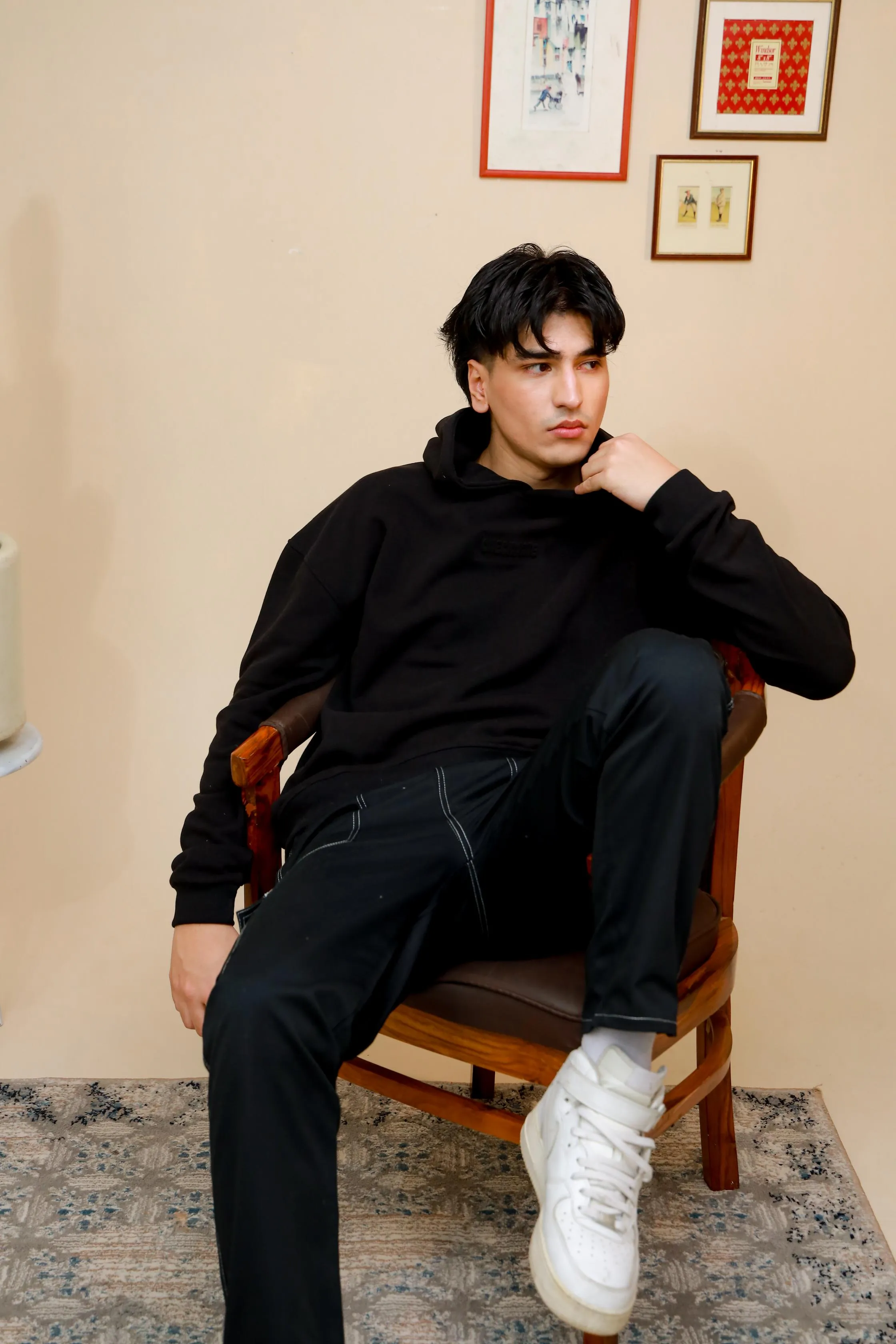 BLACK OVERSIZED HOODIE