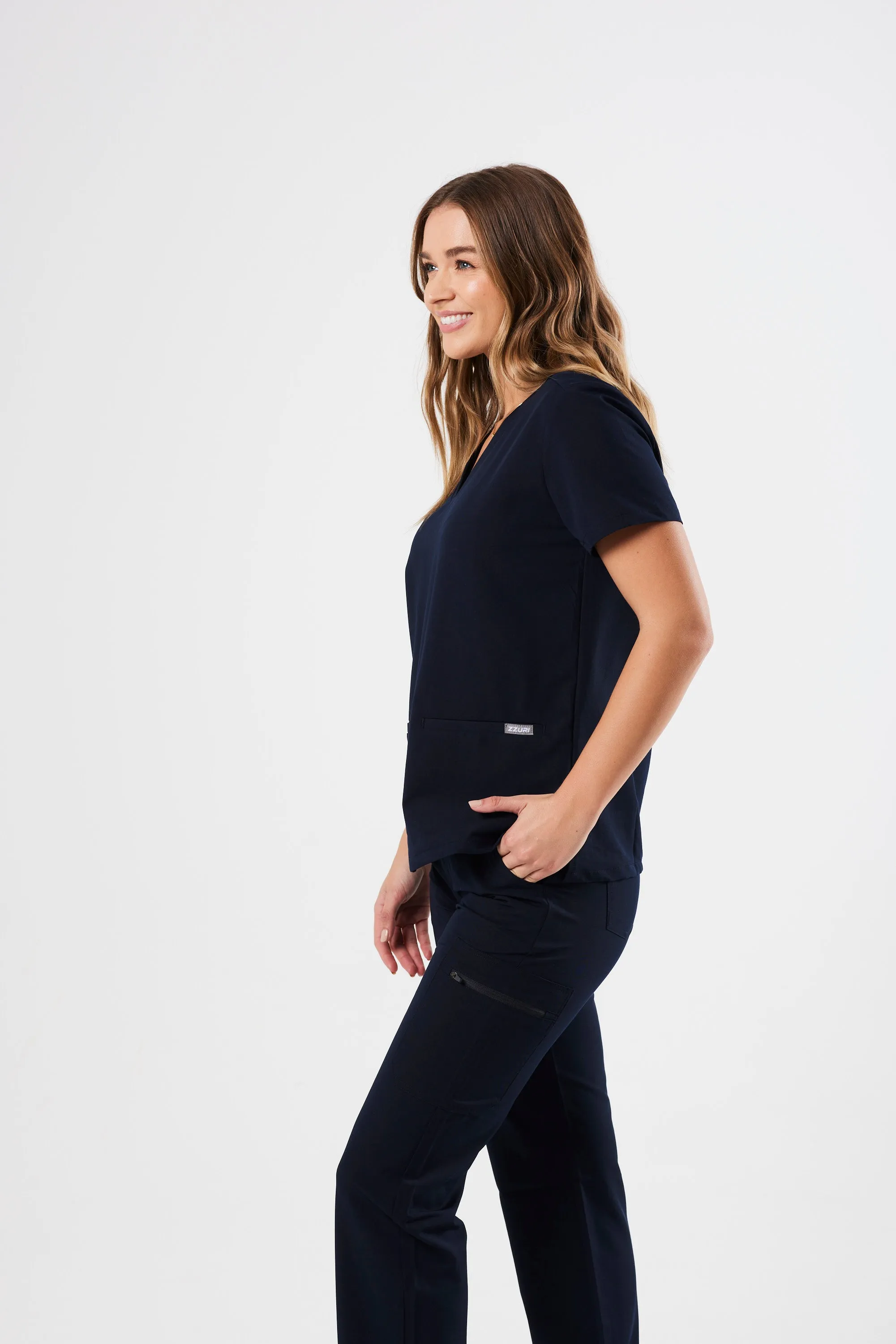 CLASSIC TWO-POCKET WOMEN'S SCRUB TOP (NAVY)