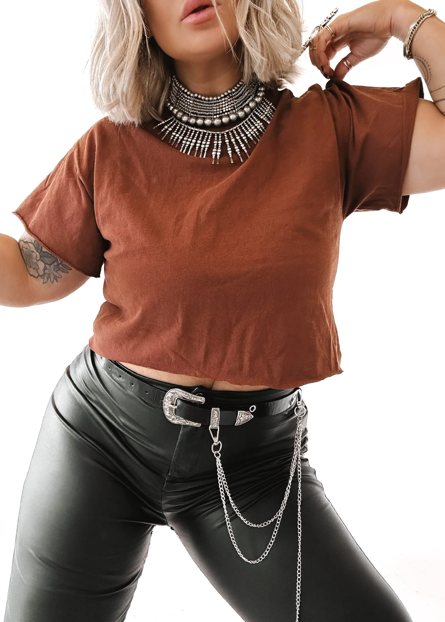 FINAL SALE: CROPPED PEBBY BASICS RUST TEE