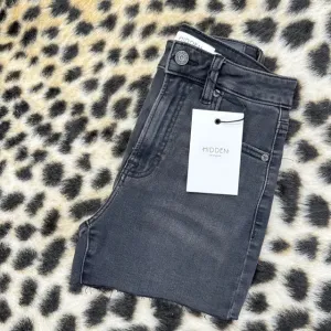 Hidden Finn Black Short